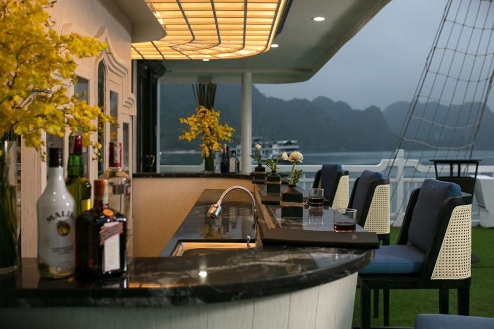 Lapinta Luxury Cruises Hotel Ha Long Bagian luar foto